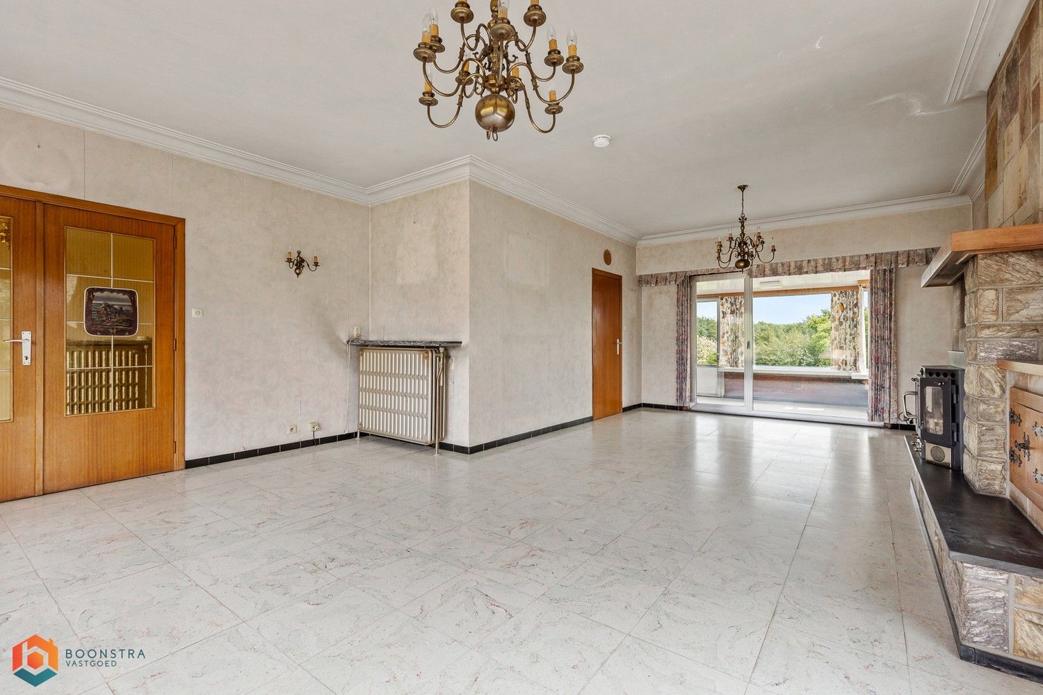 Charmante gezinswoning met 2 (mogelijks meer) slpkrs op een perceel van 4895 m². foto 3