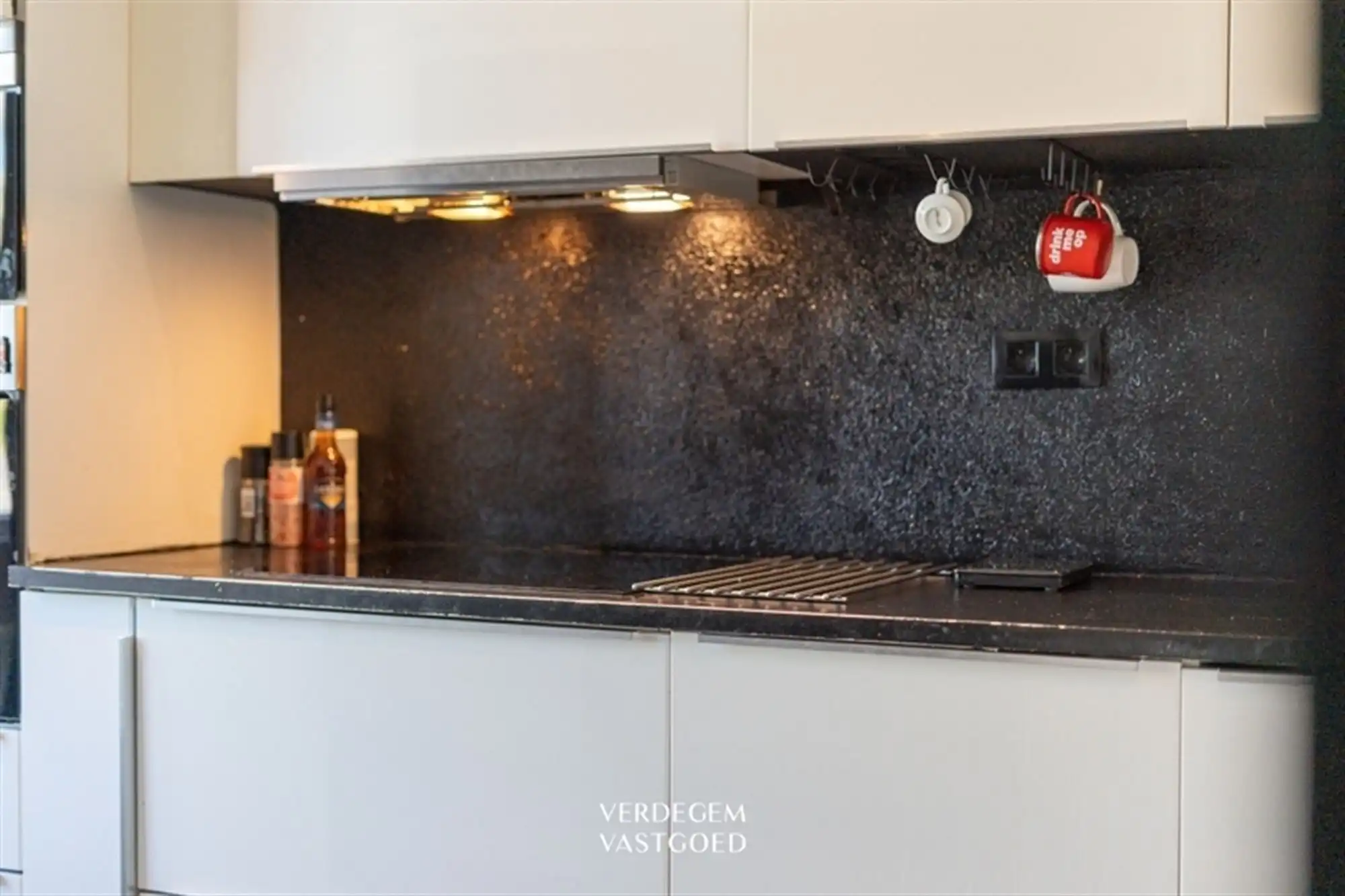 Zeer bereikbare gezinswoning met 4 slaapkamers en paadje naar zonnige tuin foto 4