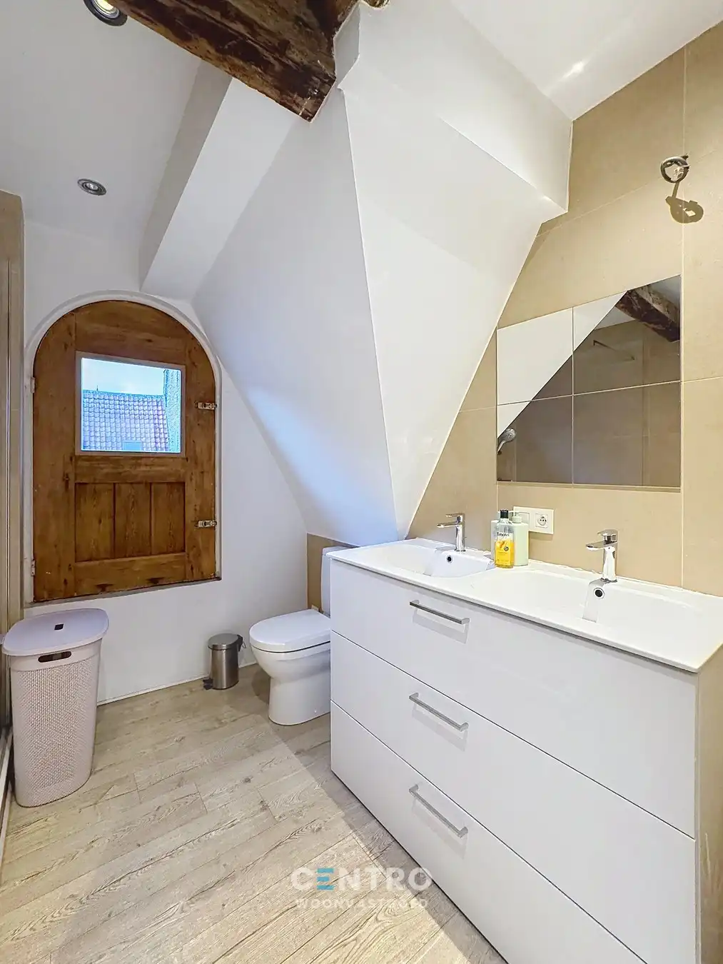 Instapklaar gemeubeld appartement op één van de mooiste locaties van Brugge! foto 7