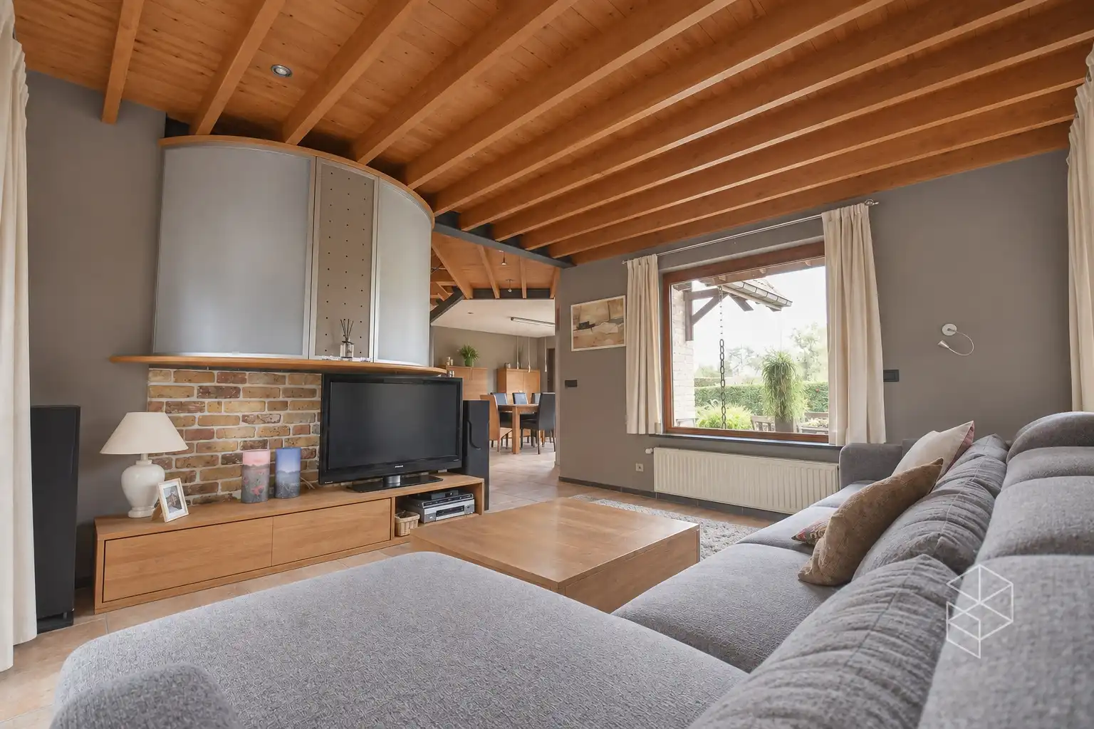 Karaktervolle villa met polyvalent bijgebouw, zwemvijver & aangelegde tuin met uitweg op 4.009m² foto 18