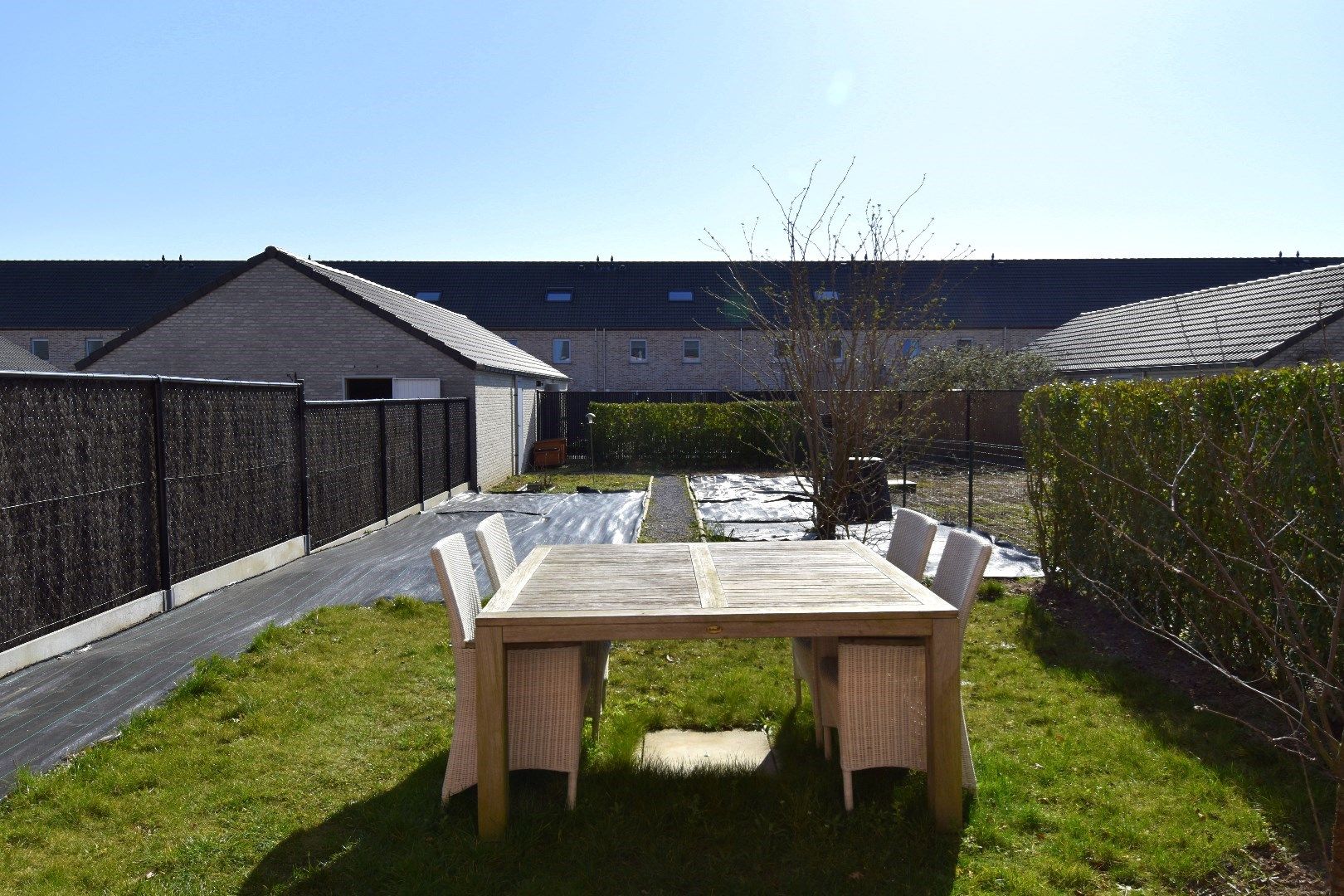 Instapklare gezinswoning met 3 slaapkamers (meer mogelijk!), zonnige tuin én garage te Heule foto 11