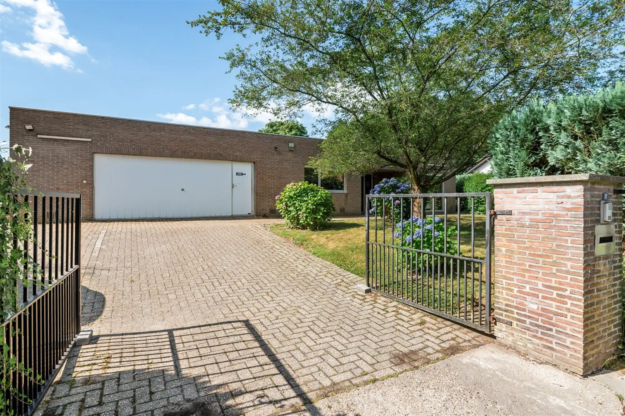 Hoofdfoto van de publicatie: Laagbouwvilla op een uitstekende locatie te Bonheiden