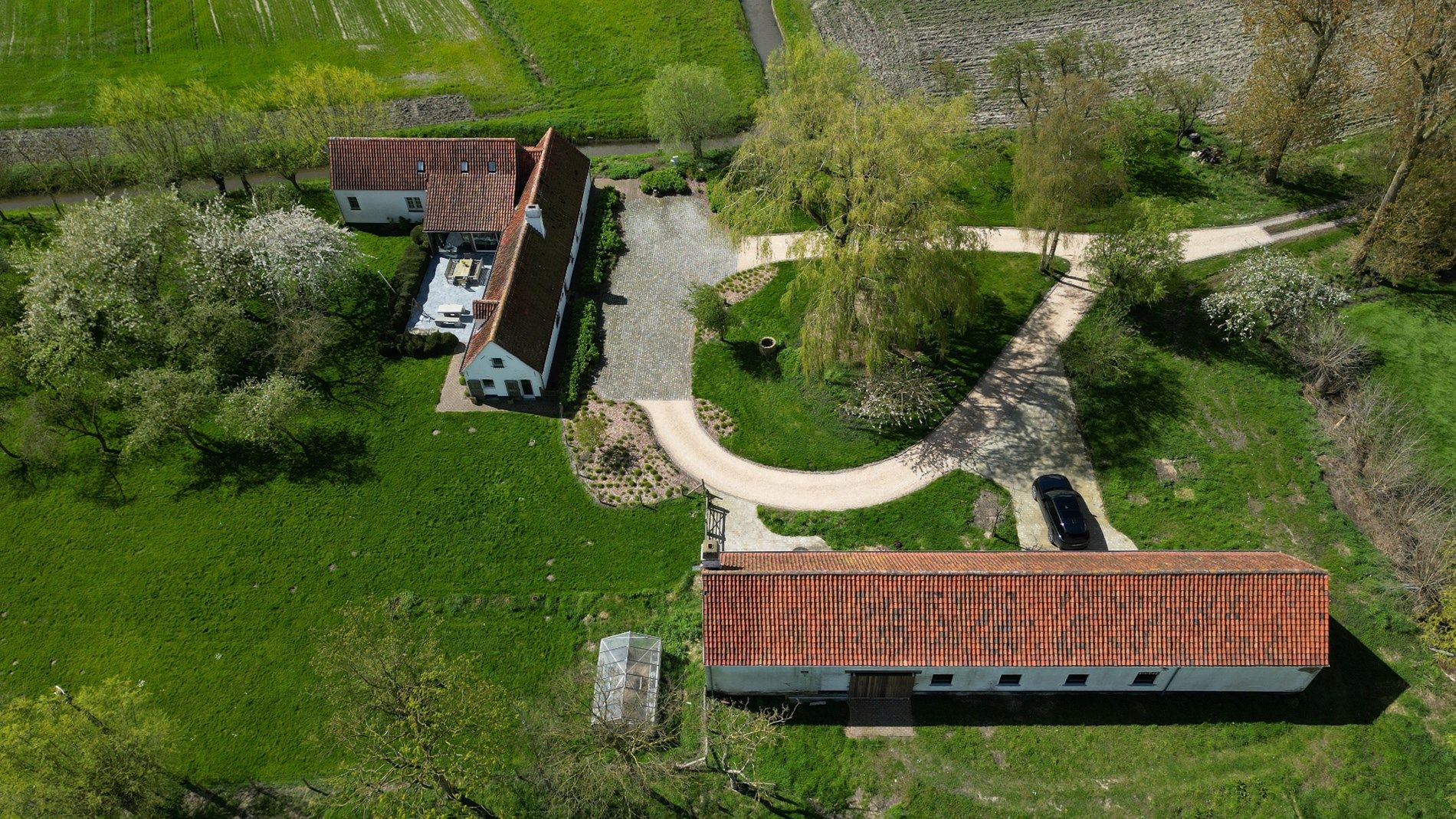 Uniek en zeer rustig gelegen hoeve op 3,9 Ha nabij Damme. foto 3