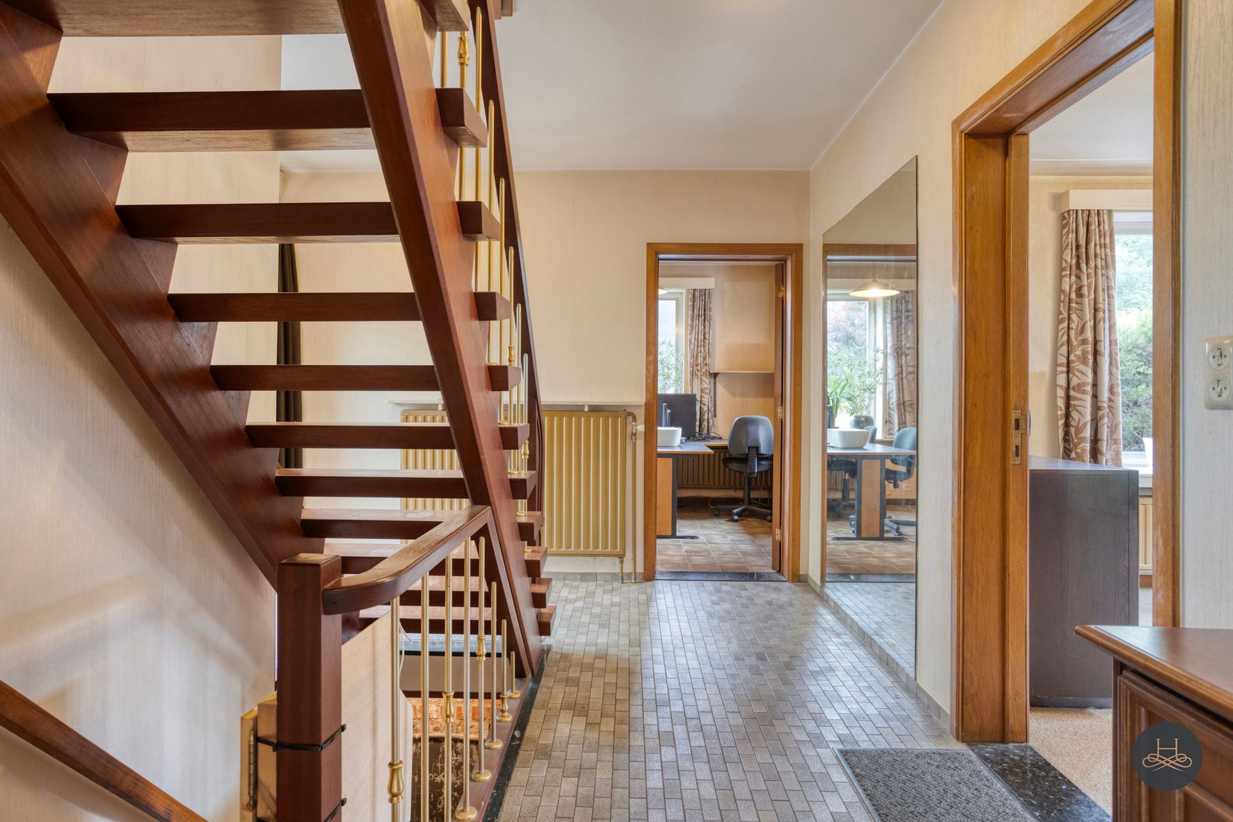 Ruime woning in een rustige groene wijk op een groot perceel foto 18
