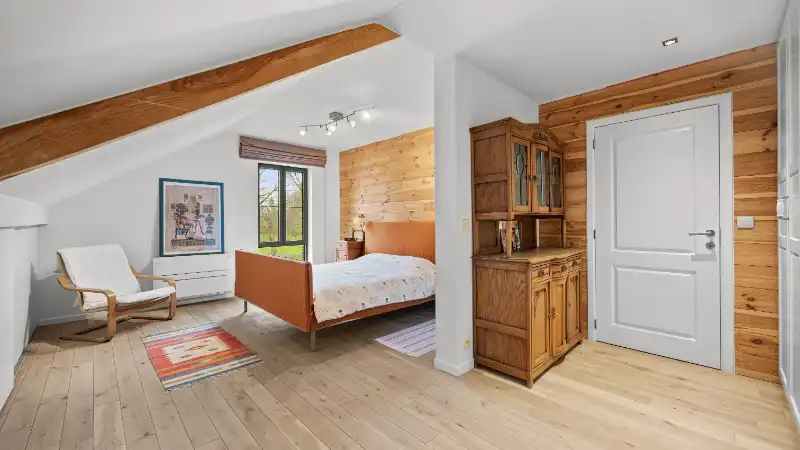 Ruime villa van 302m² op 36 are met zwembad en volledige onderkeldering foto 15