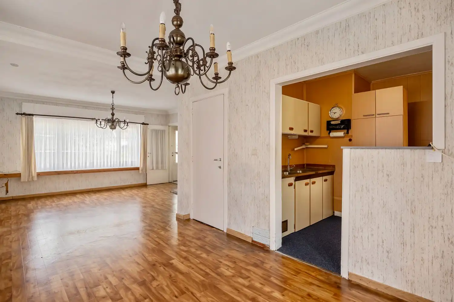 Te renoveren halfopen bebouwing op een perceel van 361 m². foto 7