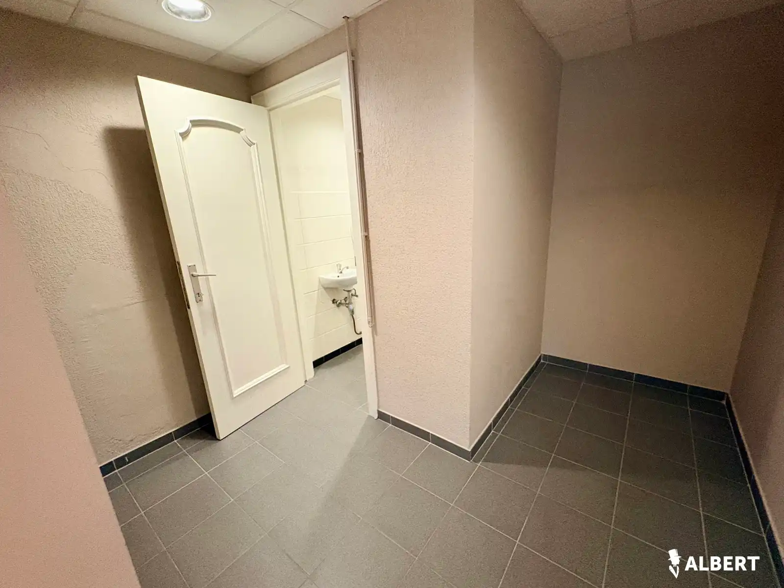 Lichtrijk handelspand van 497m2 op toplocatie! foto 28