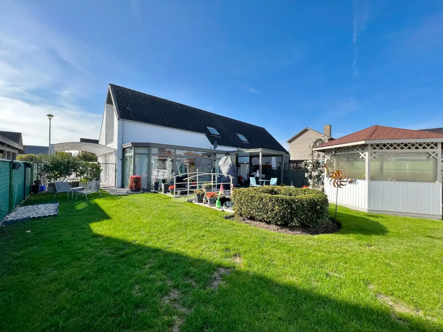 Instapklare woning met 4 slaapkamers, zonnige tuin en carport. foto 18