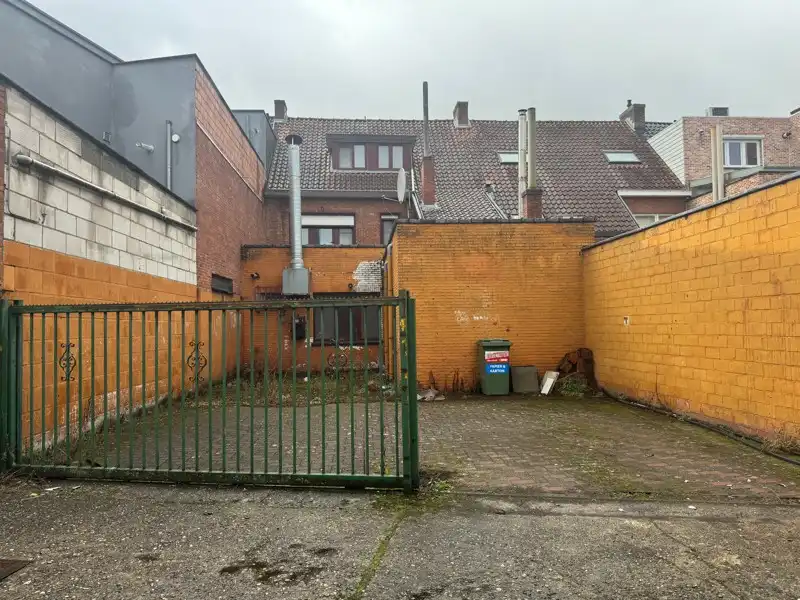 Handelspand met woonst op een strategische ligging. foto 28