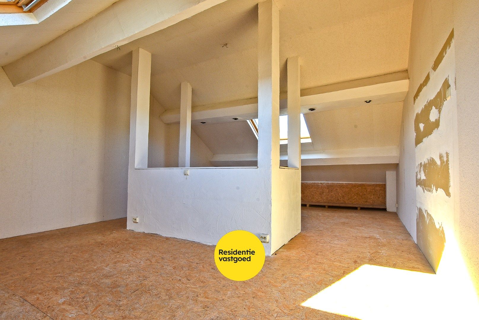 Charmante woning met veel potentieel in centrum Diksmuide op 248 m²! foto 12