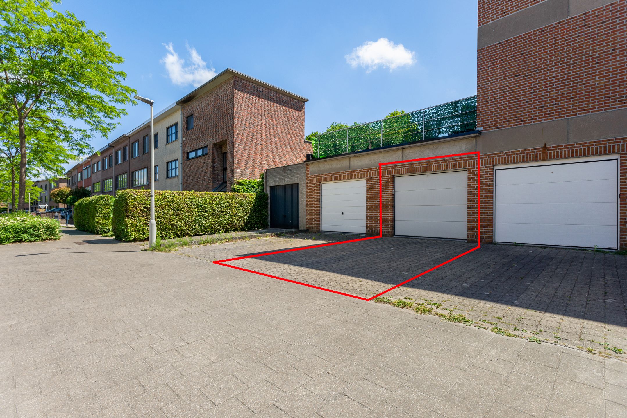 Ruime halfopen woning met schitterende tuin! foto 18