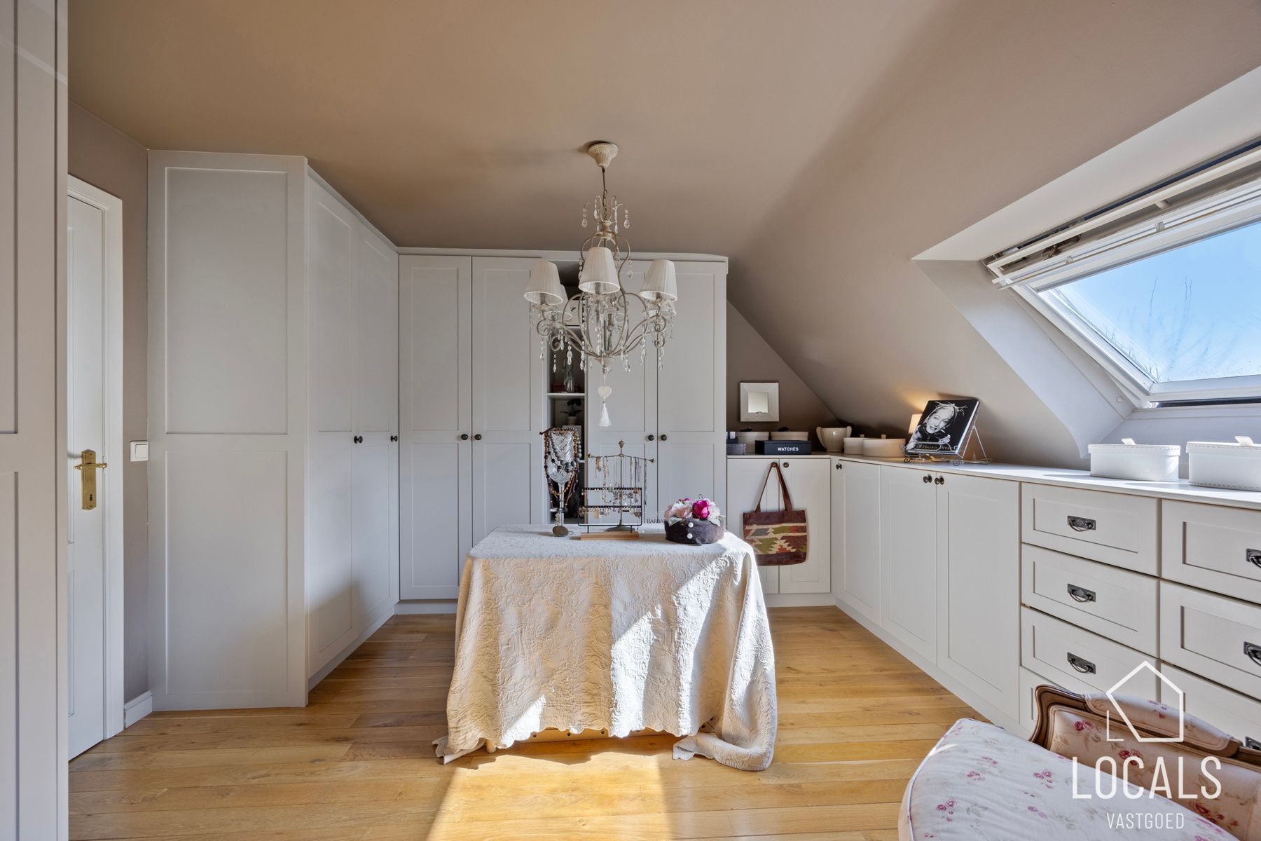Tijdloze villa in doodlopende straat aan het bos foto 19