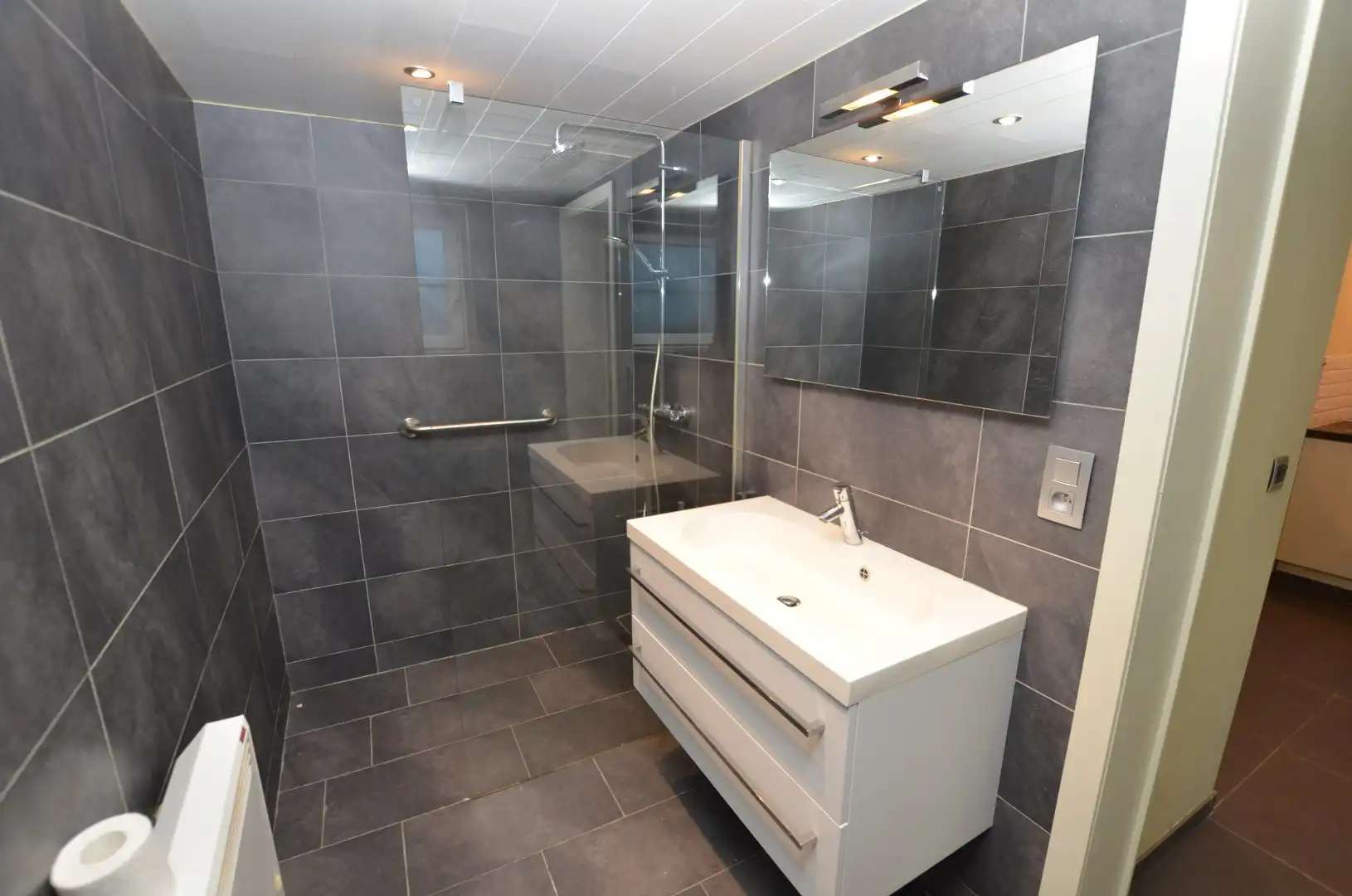 Gerenoveerd ruim woonhuis foto 16