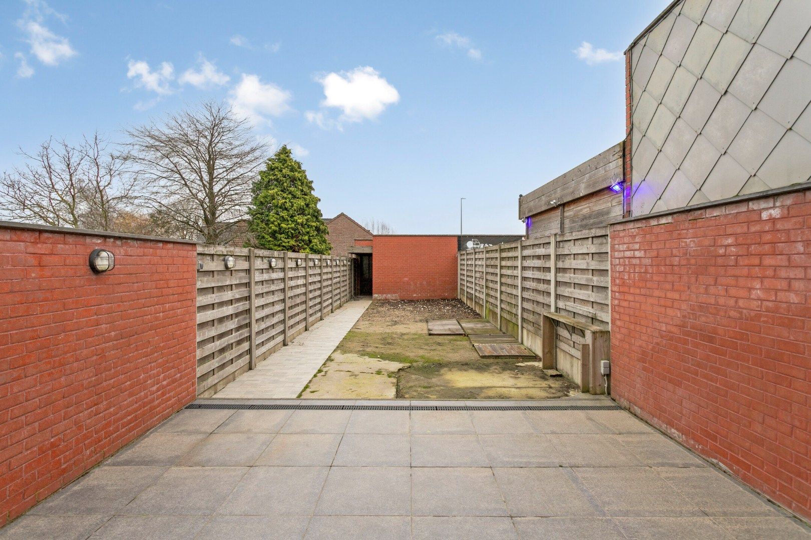 Gerenoveerde woning met prachtige leefruimte en garage! foto 17