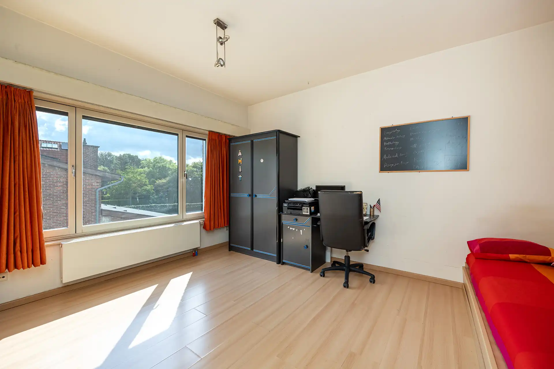 Ruime villa met 4 slpk's en 3 badkamers op toplocatie foto 20