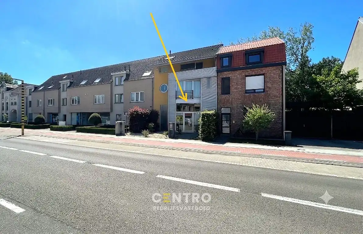 Instapklare & goed geïsoleerde KANTOORRUIMTE met ruime KELDER te huur, langs een strategische invalsweg van Brugge centrum. foto 2