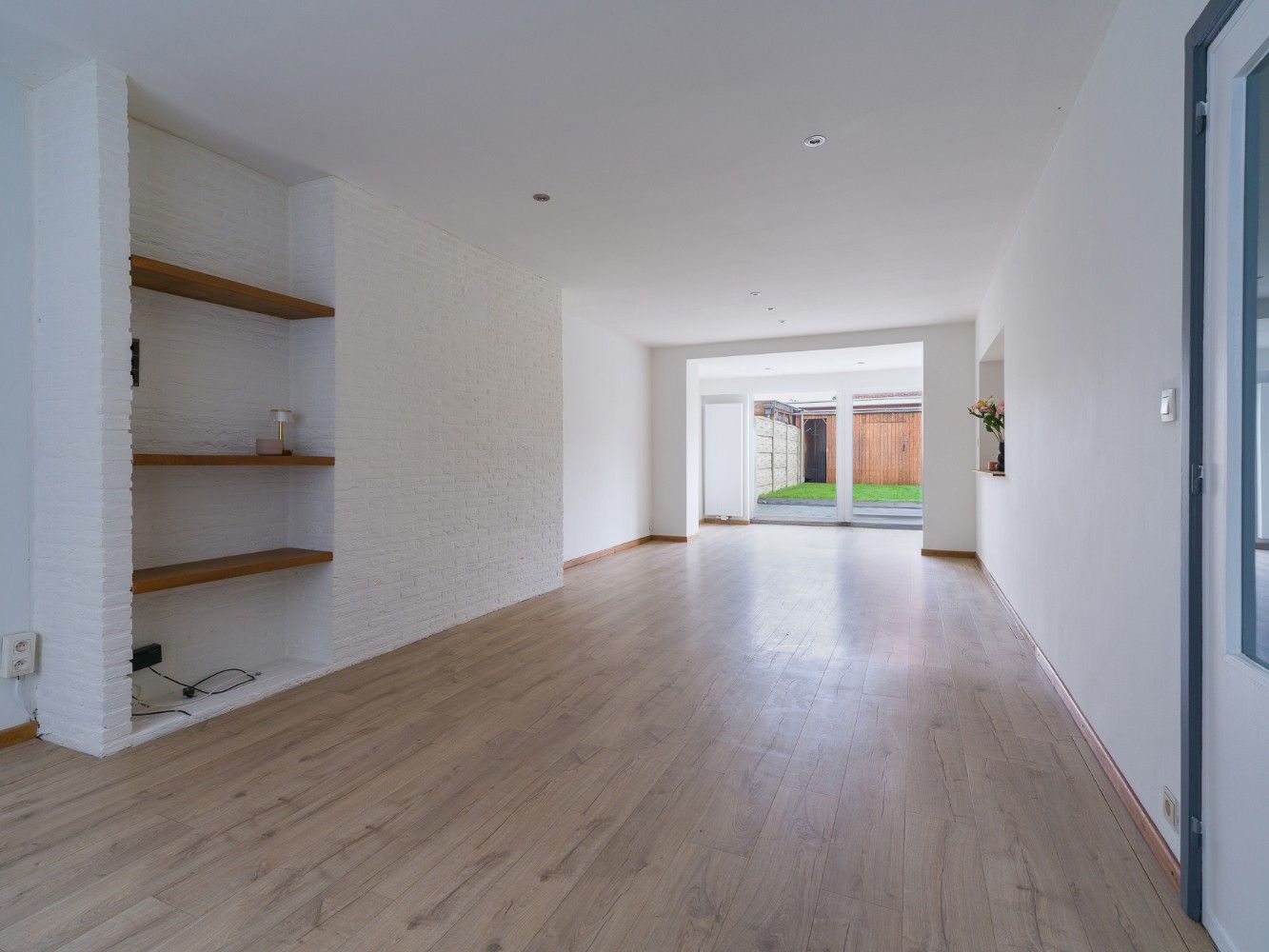 Ruime, instapklare woning met 4 slpk., inpandige garage en tuin foto 5