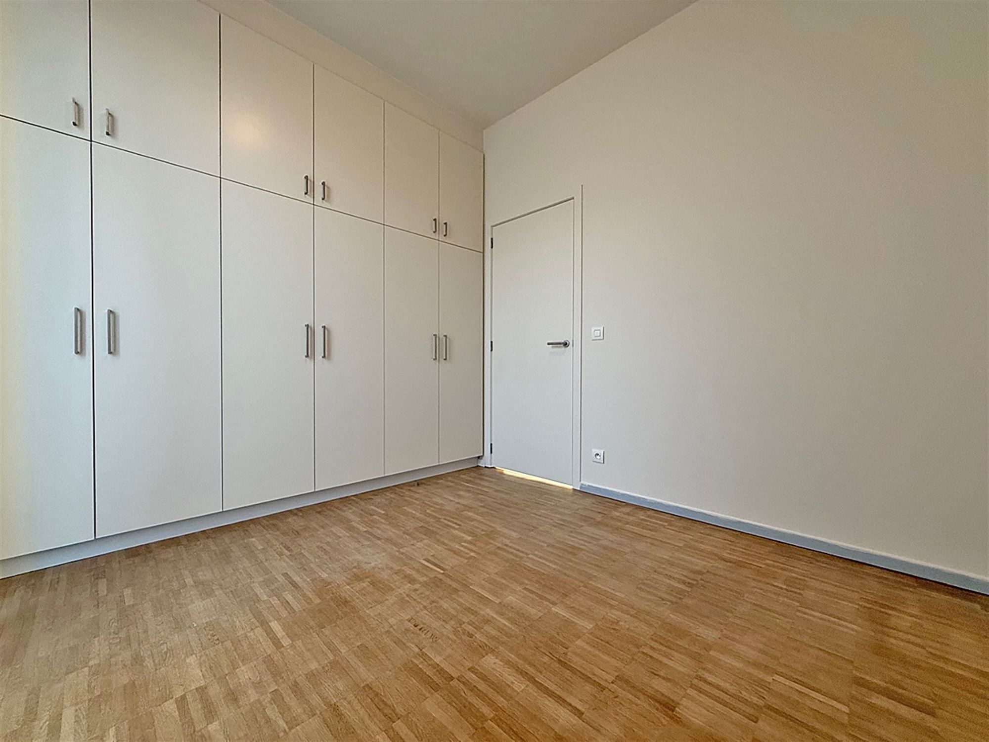 INSTAPKLAAR gelijkvloers APPARTEMENT met 1 slaapkamer, garage, buitenstaanplaats en terras foto 13