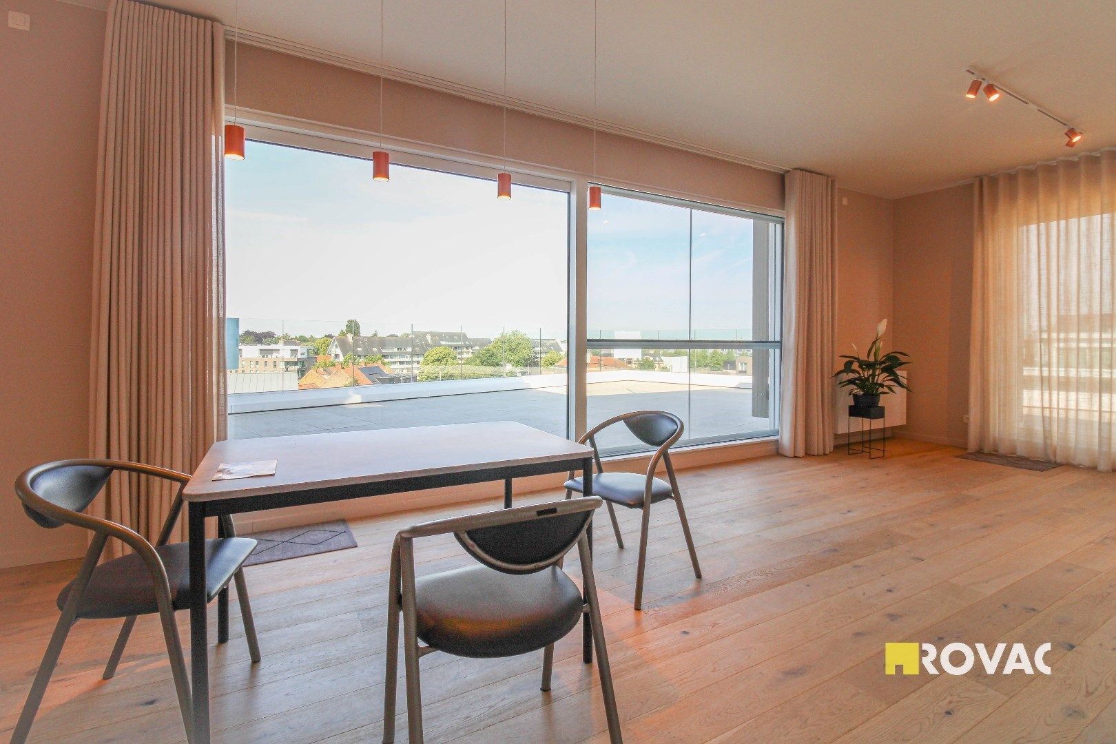 Uniek appartement met prachtig terras en garage! foto 6