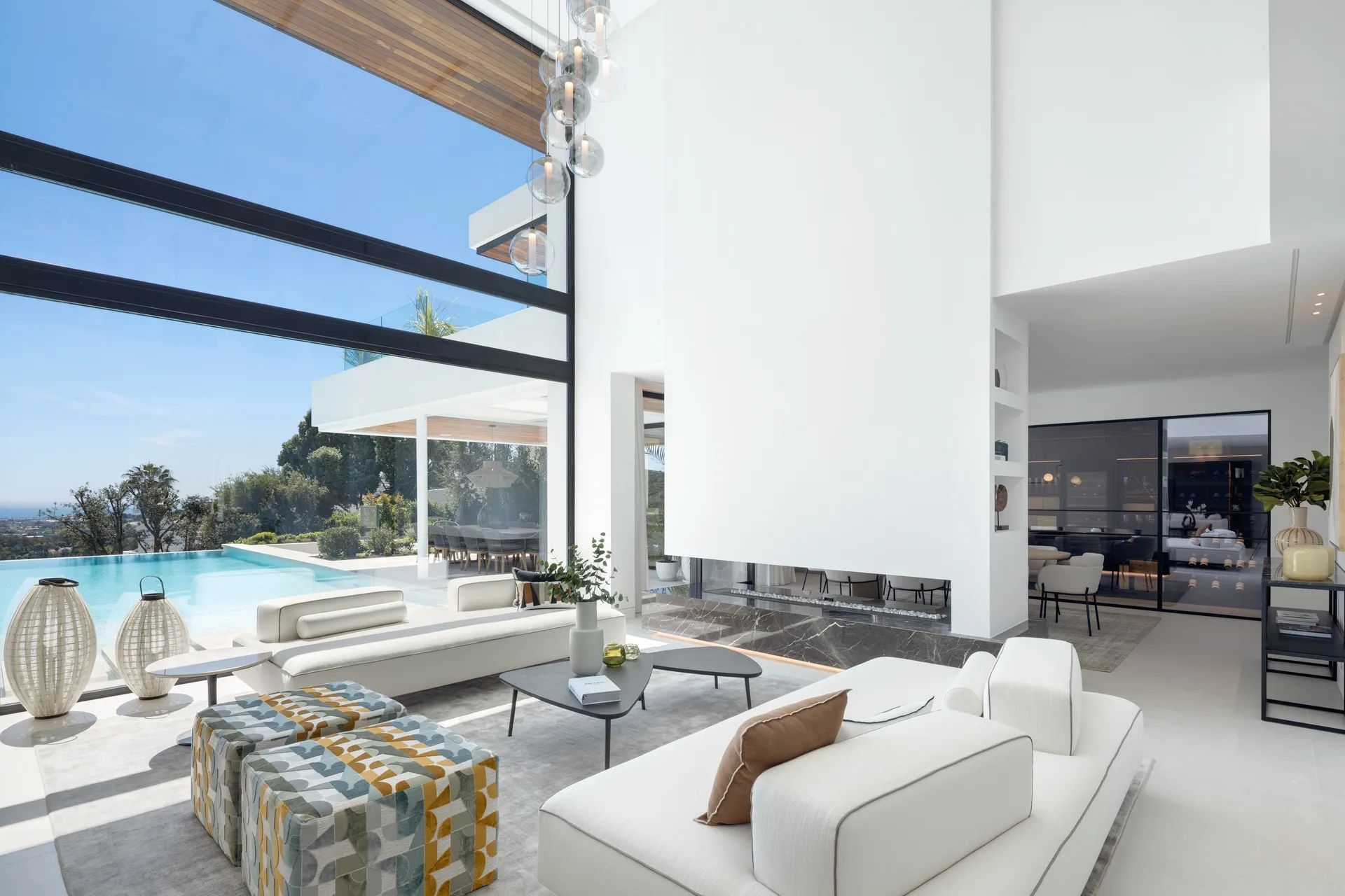 Ervaar de essentie van hedendaagse luxe in deze buitengewone designvilla in Lomas de La Quinta foto 2