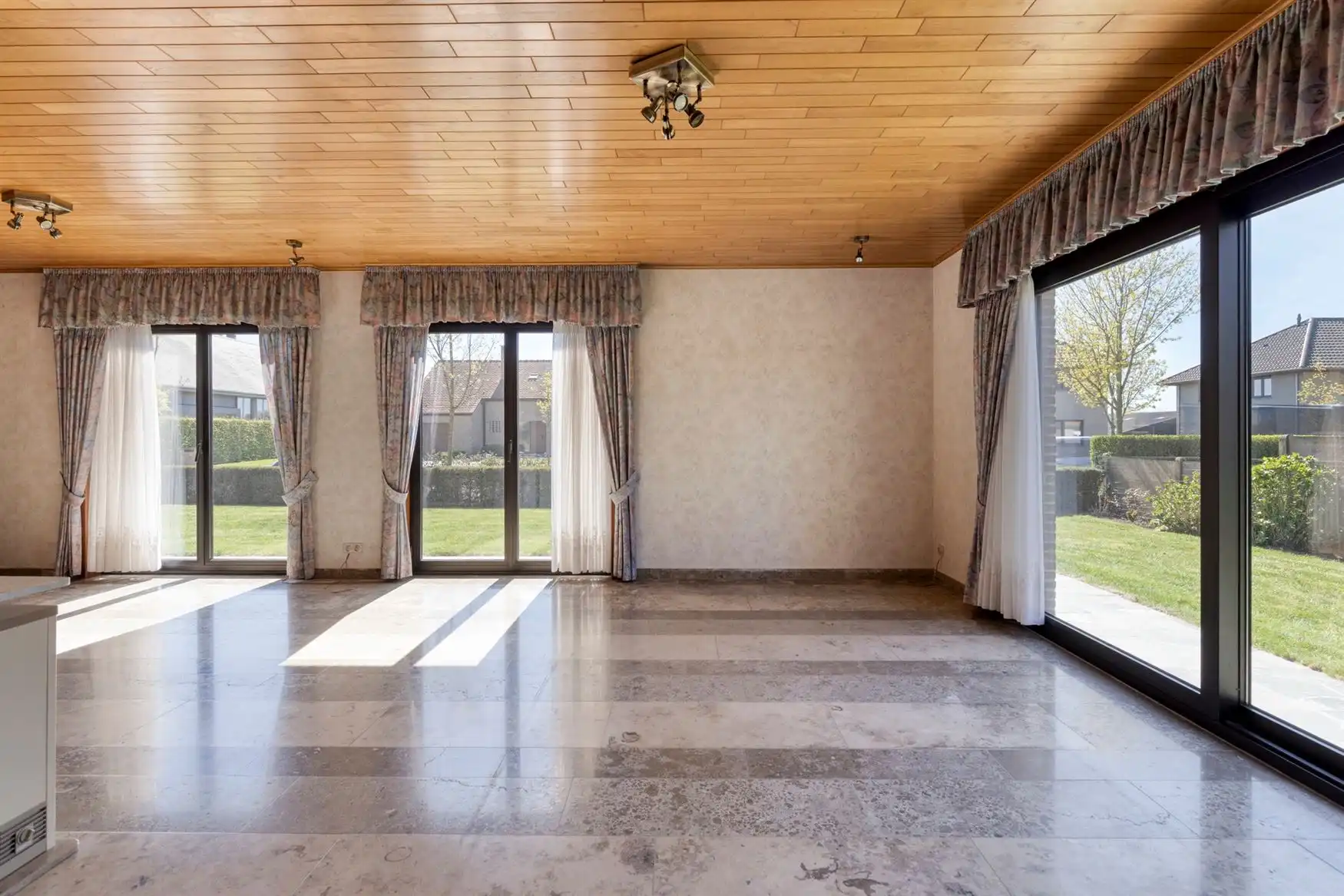 Ruime bungalow op toplocatie foto 8