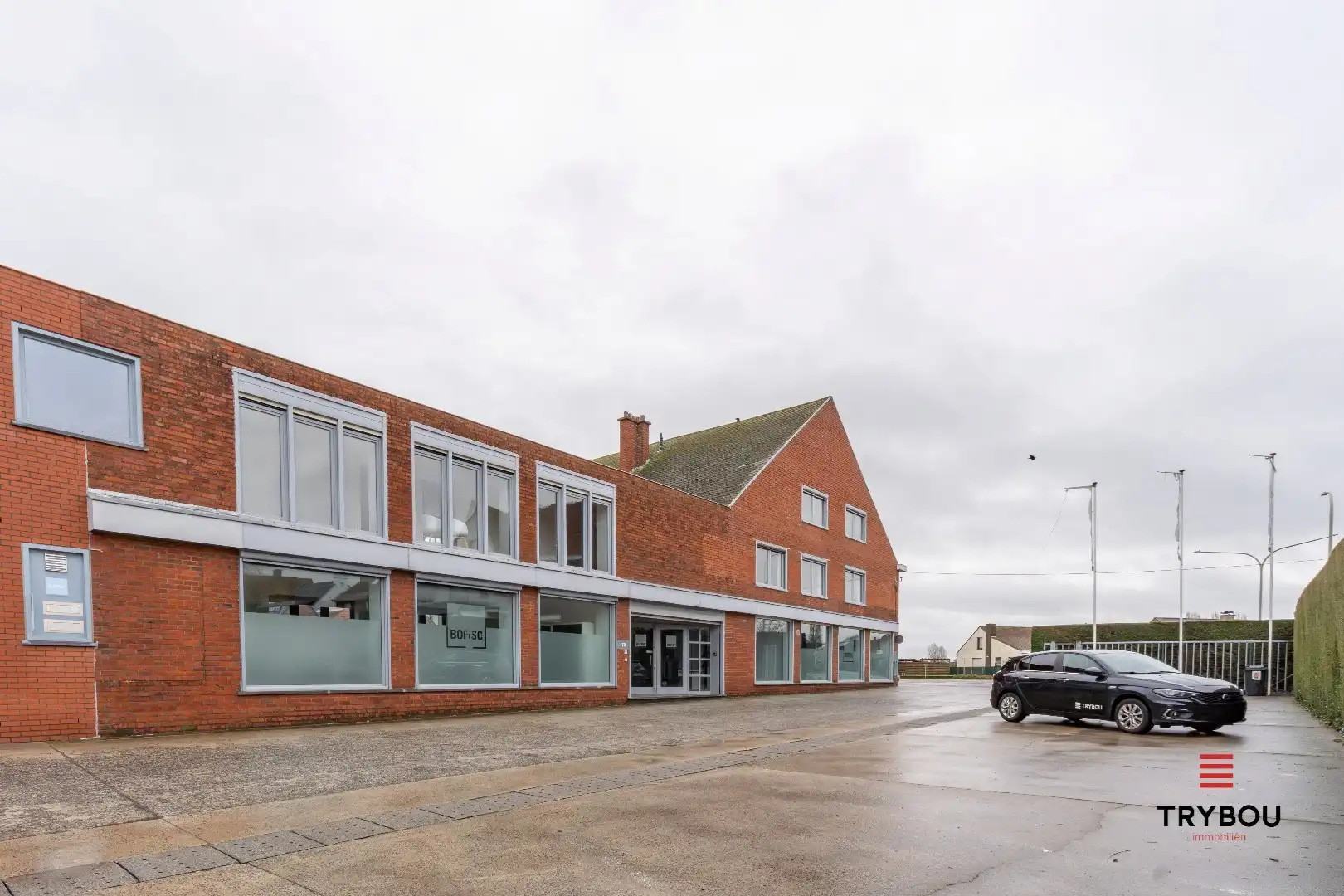 Groot kantoorgebouw op toplocatie te Ieper foto 28