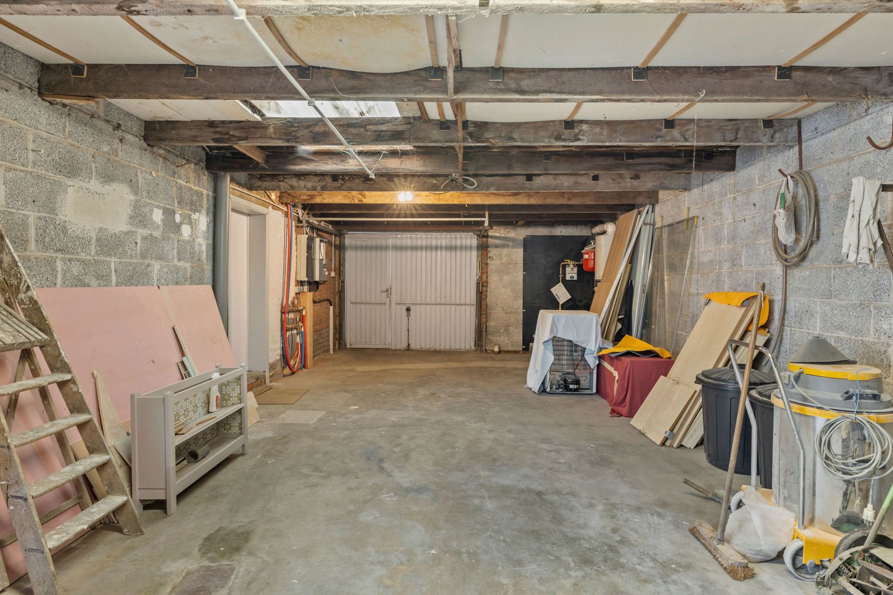 Charmante gerenoveerde woning met ruime garage & magazijn foto 25