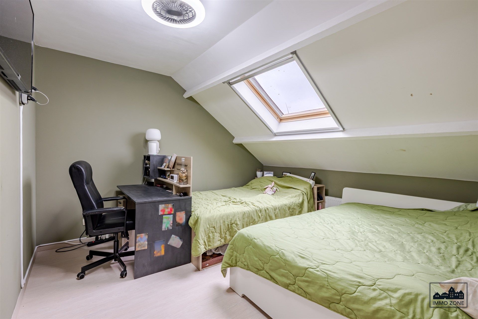 Ruime 4-Slaapkamer Woning in Ruisbroek foto 13