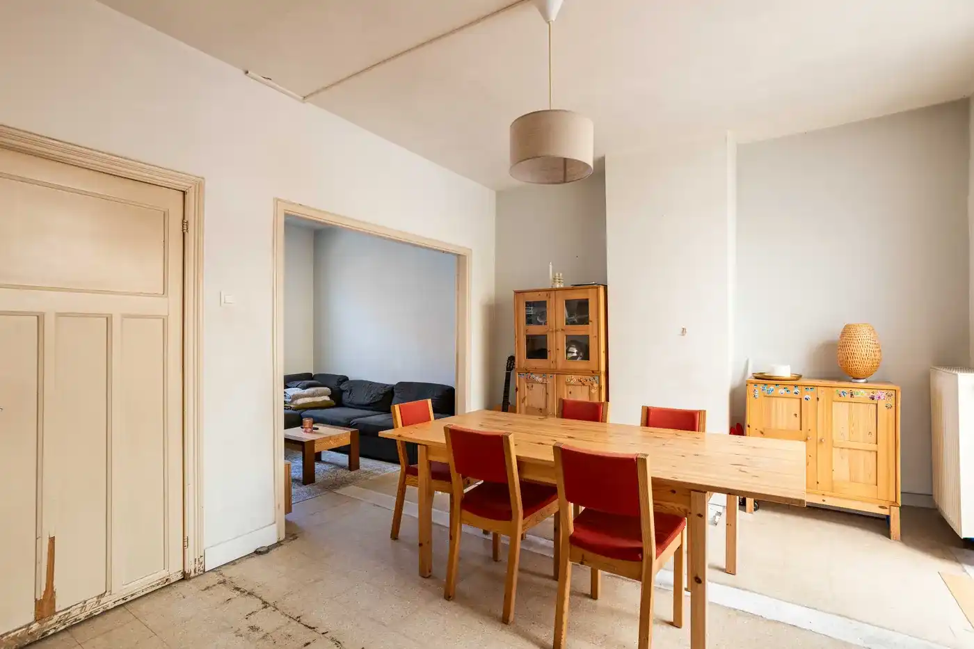 Licht op te frissen woning met goede ligging in Zwevegem foto 2