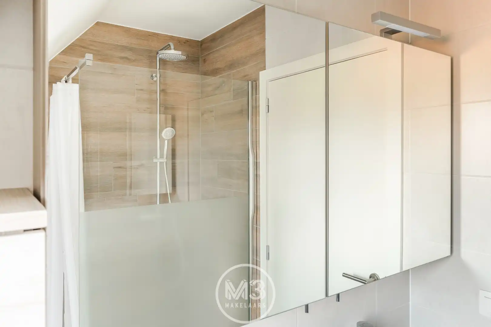 Ruim appartement met 2 slaapkamers, terrassen en garage in Blaasveld. foto 17