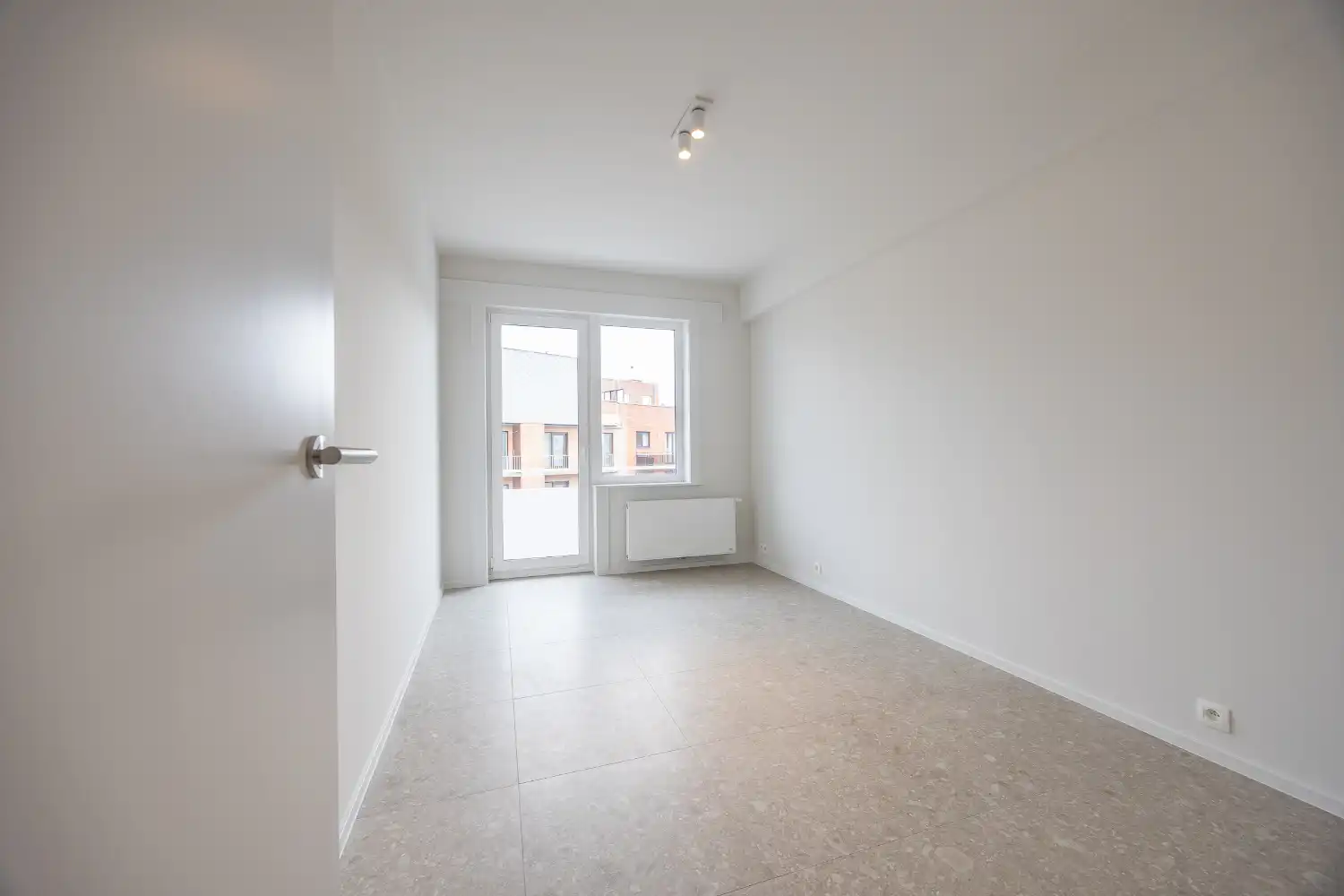 Gerenoveerd drie slaapkamer appartement met open zicht! foto 16