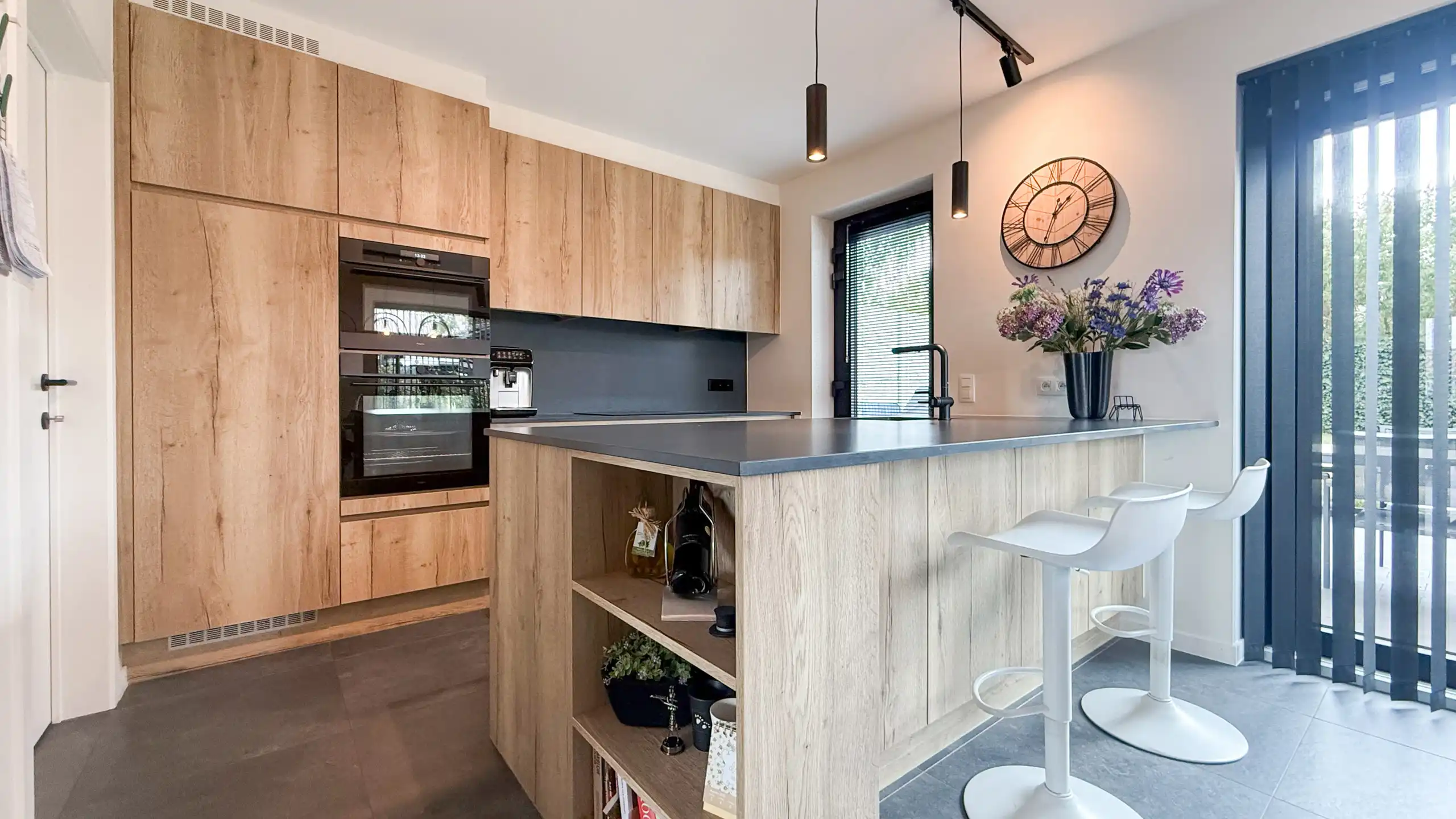 Moderne halfopen woning met 3 slpks en tuin! foto 15