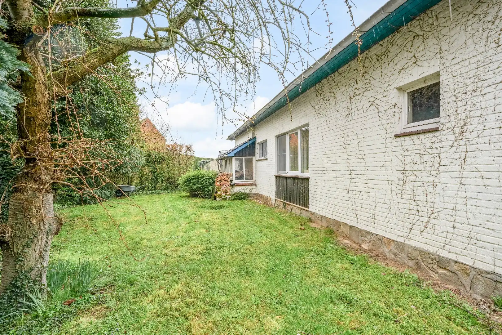 Op te knappen karakteristieke hoekwoning, 4 slpk, (EPC-label C) gelegen aan het Haspengouwse landschap. foto 12