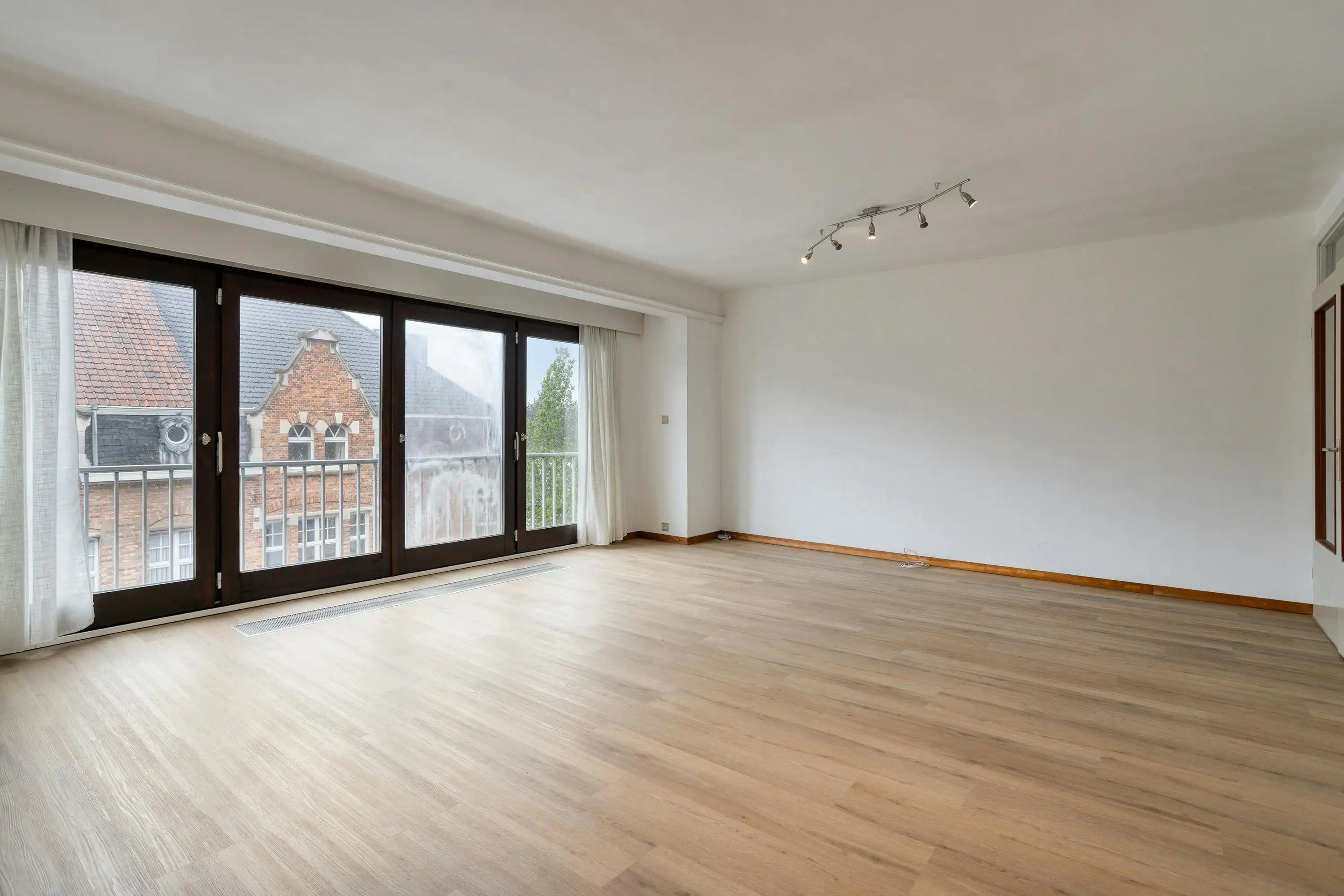 Appartement met vier kamers en garage te koop in Ieper foto 4