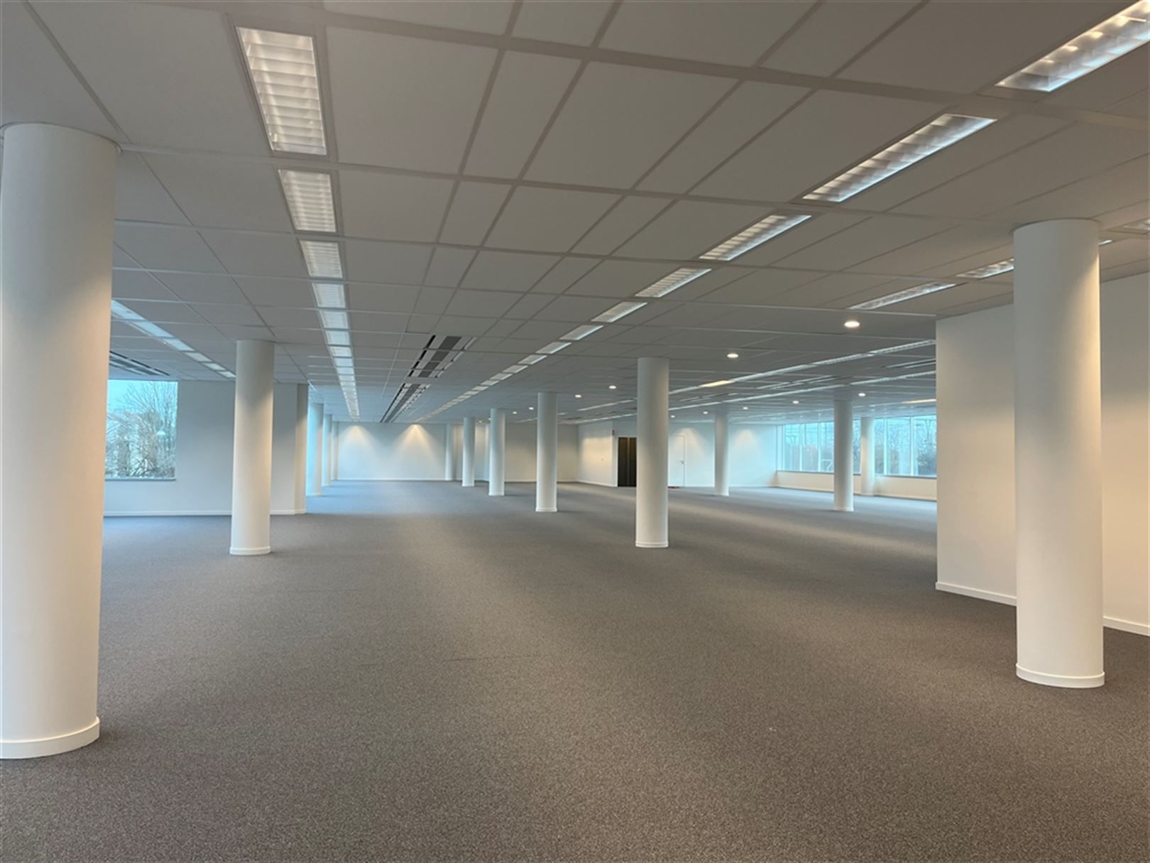 Kantoren tussen 420m² en 1039m² gelegen aan het Centraal-Station van Mechelen foto 2