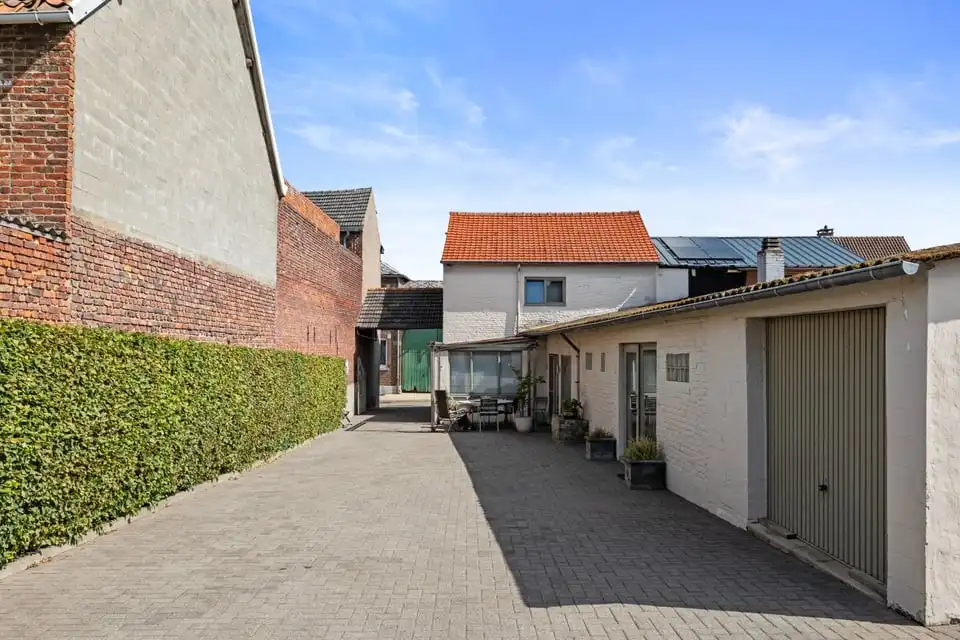 CHARMANTE WONING MET 3 SLKS EN EEN PRACHTIGE TUIN MET TAL VAN MOGELIJKHEDEN foto 37