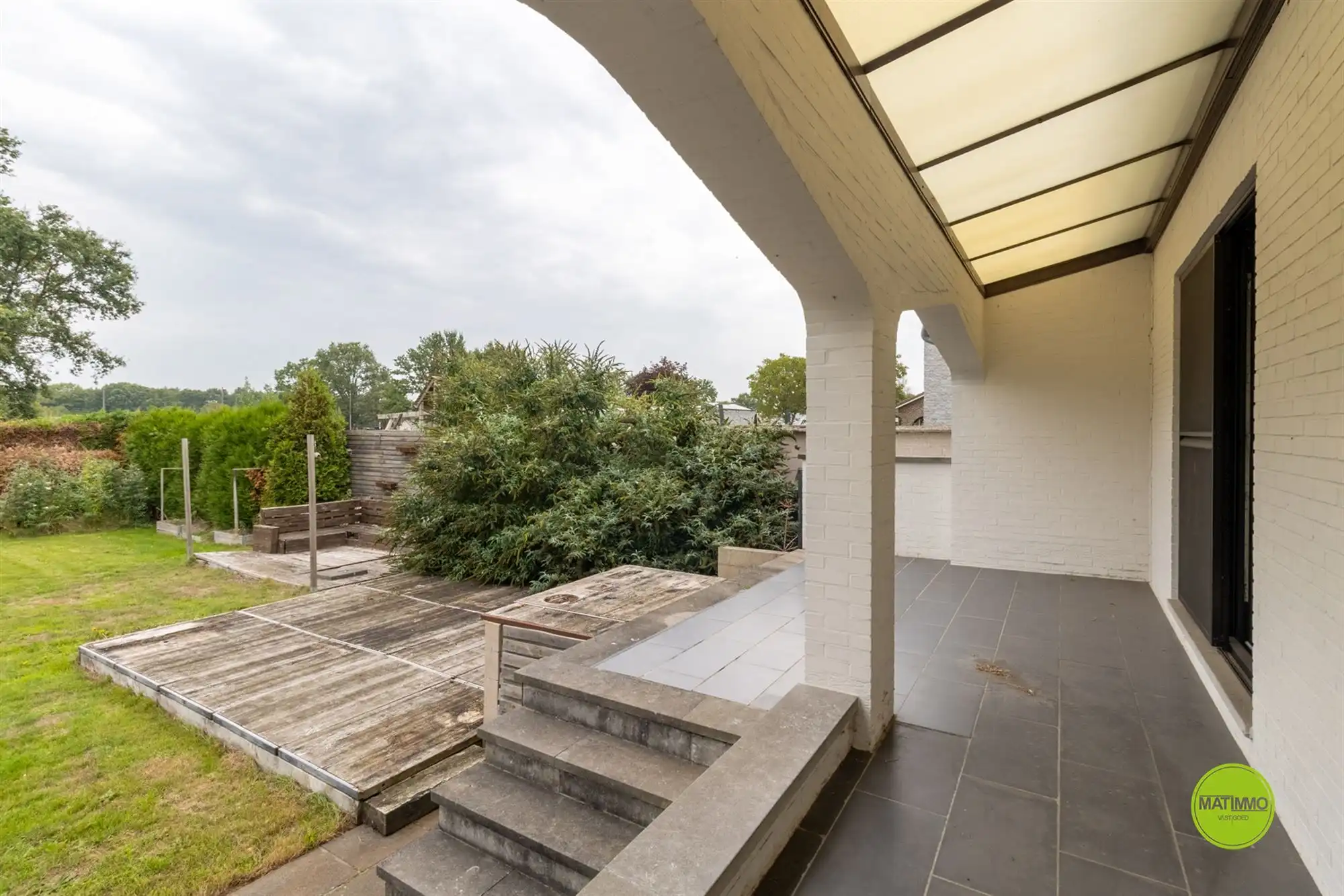 Rustig gelegen, gerenoveerde woning op een ruim perceel foto 25