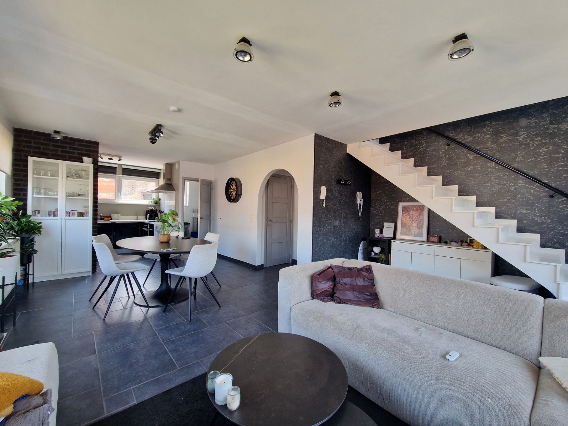 Ruim tweeslaapkamer appartement met zolder te Nieuwrode foto 3