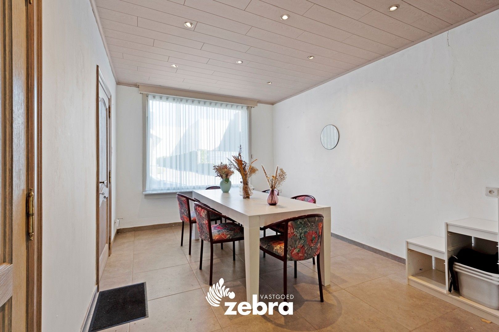 Charmante woning met drie slaapkamers en zuidgerichte tuin te Izegem! foto 4