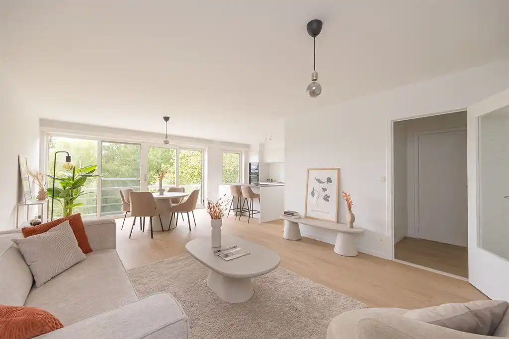 Ruim gerenoveerd appartement met groen zicht en parkeerplaats foto 2