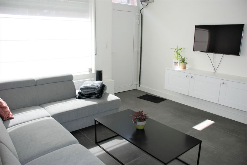 Volledig vernieuwde woning met binnenkoer foto 4