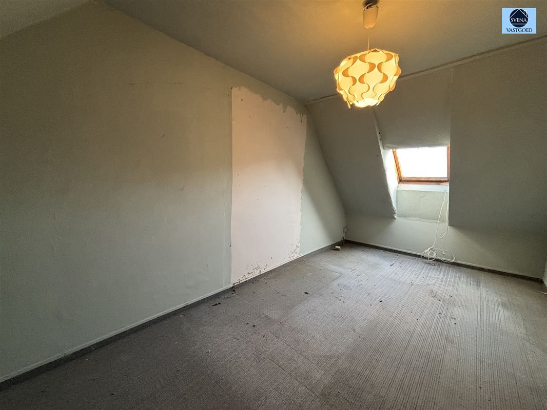 TE RENOVEREN WONING OP 4 ARE 40 IN RUSTIGE OMGEVING. foto 6