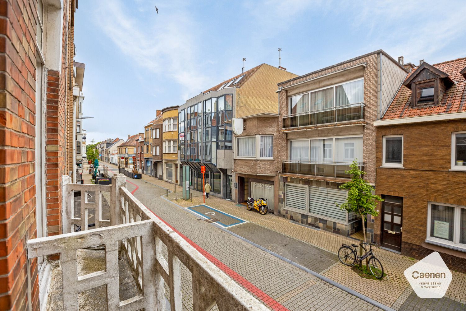 Zeer gezellige en lichtrijke studio met balkon vlak aan de markt foto 5