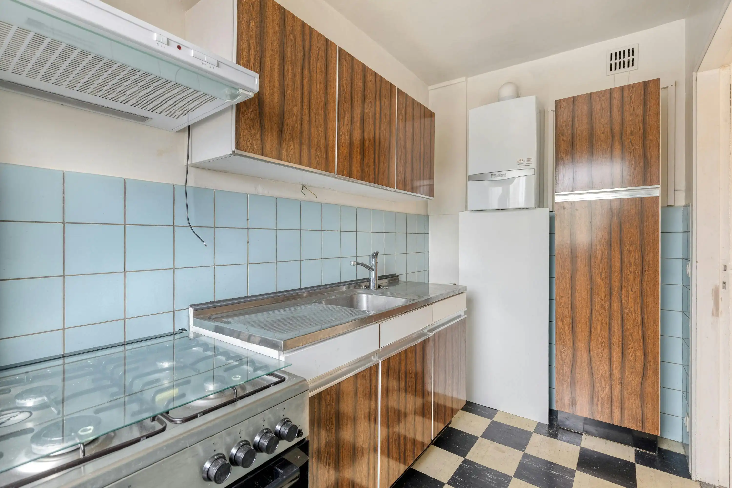 Te renoveren appartement op 4de verdieping te Deurne-zuid! foto 7