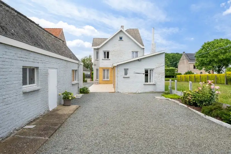 Ruime gezinswoning met zonnige tuin in de molengemeente Oosterzele foto 24