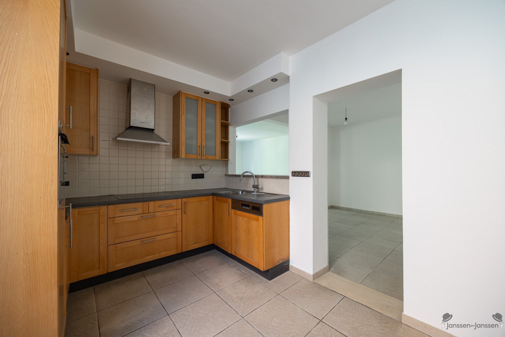 Ruim duplexappartement met twee slaapkamers te koop op het 2e verdiep in hartje Aarschot. foto 10