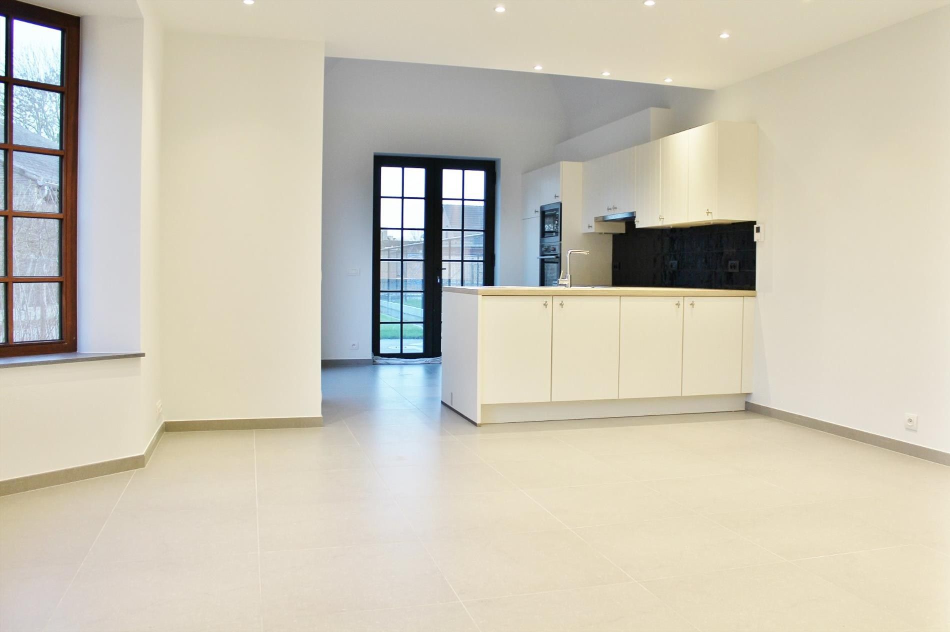 Prachtige instapklare nieuwbouwwoning met garage en tuin foto 4