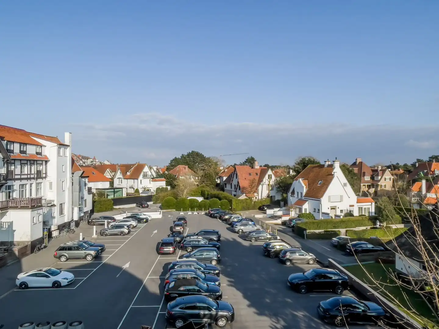 Uitzonderlijk gelegen perceel bouwgrond aan het Villaplad vlakbij de Zeedijk, het Driehoeksplein en het Albertplein foto {{pictureIndex}}