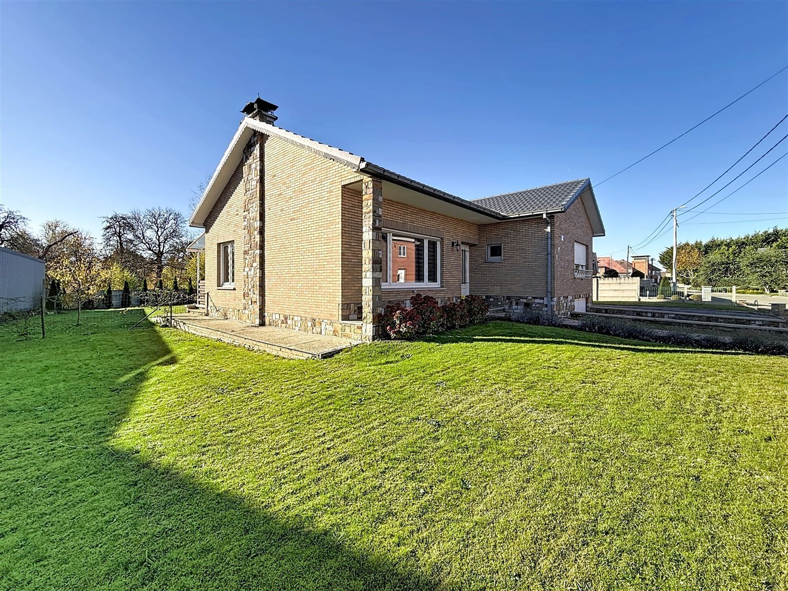 Open bebouwing, 3 slpks, tuin, terras, garage, 8a 67ca foto 2