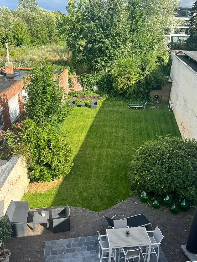 Op steenworp van Brugge centrum, INSTAPKLAAR CHARMANT ENERGIEZUINIG RUIM BURGERHUIS met MOOIE GROTE TUIN , 3 SLPKS en 3  badkamers foto 2